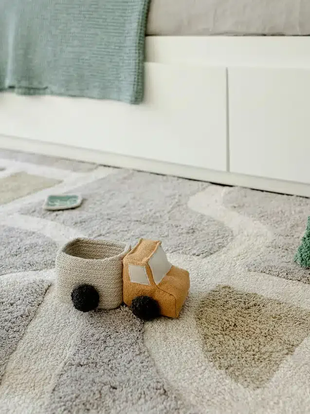 Alfombra de juegos lavable mediana «Ecocity» de Lorena Canals