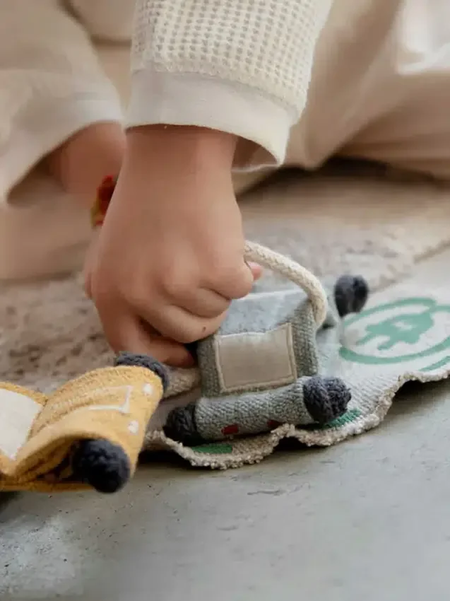Alfombra de juegos lavable mediana «Ecocity» de Lorena Canals