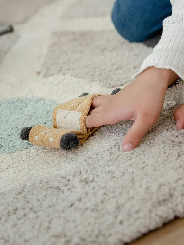 Alfombra de juegos lavable mediana «Ecocity» de Lorena Canals