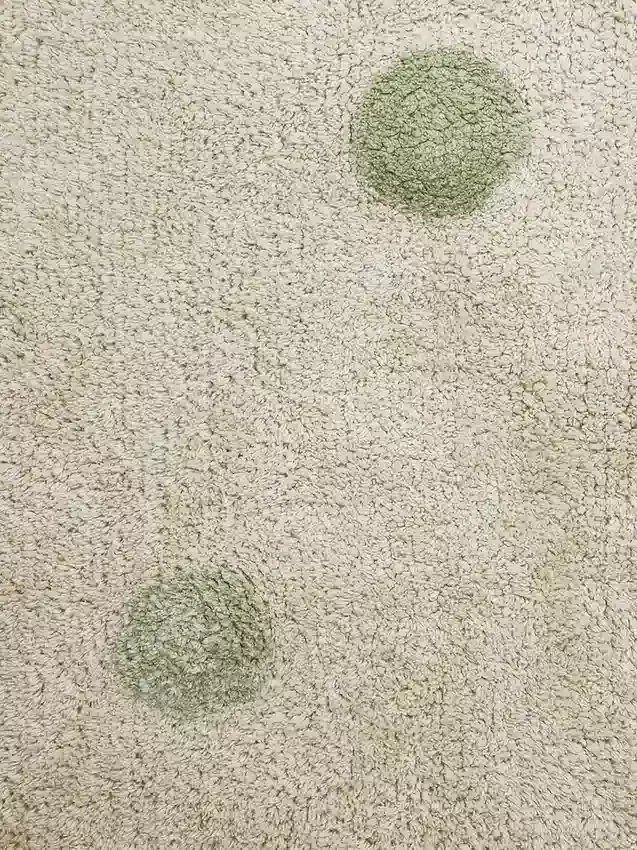 Alfombra lavable de Lorena Canals «Hippy Dots» en color oliva