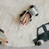 Alfombra lavable «Wheels» mediana de Lorena Canals