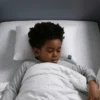 Almohada de espuma viscoelástica para niños pequeños babyGap con 2 fundas refrescantes
