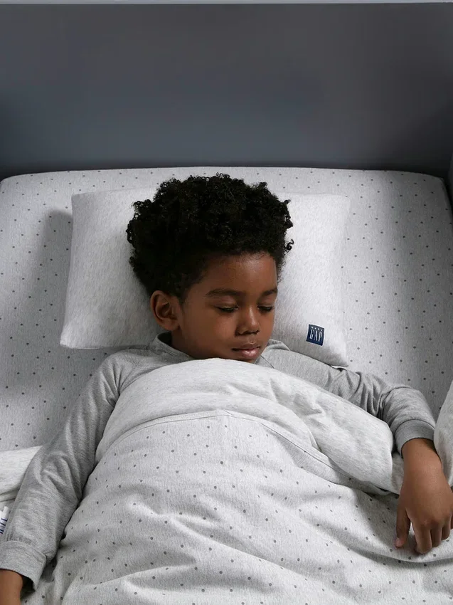 Almohada de espuma viscoelástica para niños pequeños babyGap con 2 fundas refrescantes