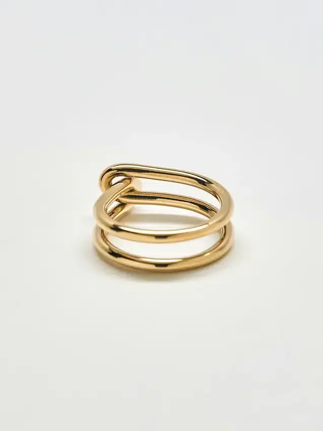 Anillo Admiral Row con doble nudo dorado