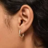 Aros de oro con micropavé «Brynley Mini» de Ana Luisa