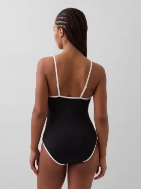Bañador de cuello redondo