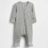 Baby First Favorites: mono con pies de punto de canalé fino