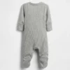 Baby First Favorites: mono con pies de punto de canalé fino