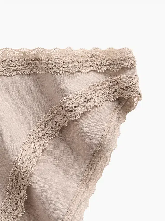 Bikini de algodón orgánico elástico con ribete de encaje, de máxima suavidad