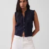 Blusa con botones en la parte delantera, pinzas y ribete de encaje