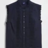 Blusa con botones en la parte delantera, pinzas y ribete de encaje