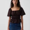 Blusa con peplum y cuello cuadrado