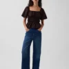 Blusa con peplum y cuello cuadrado