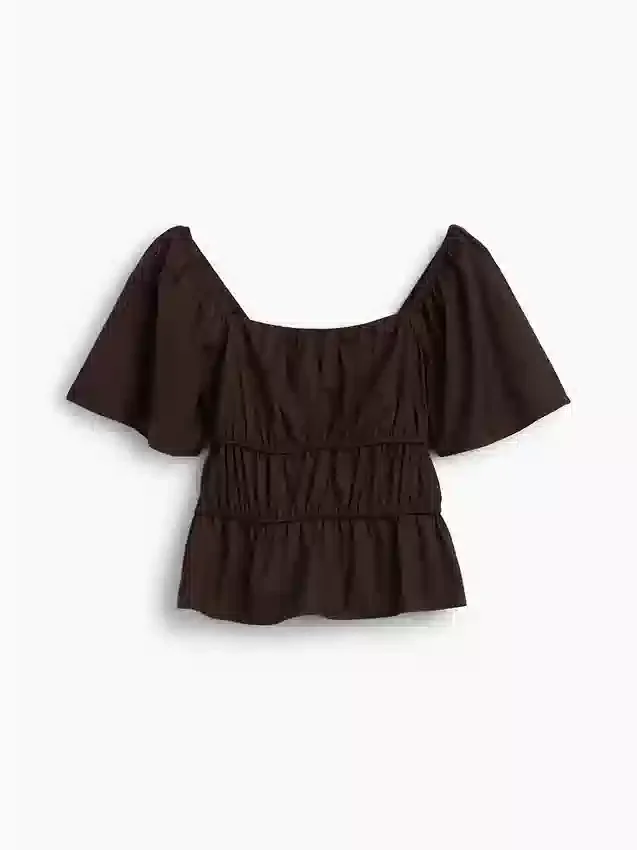 Blusa con peplum y cuello cuadrado