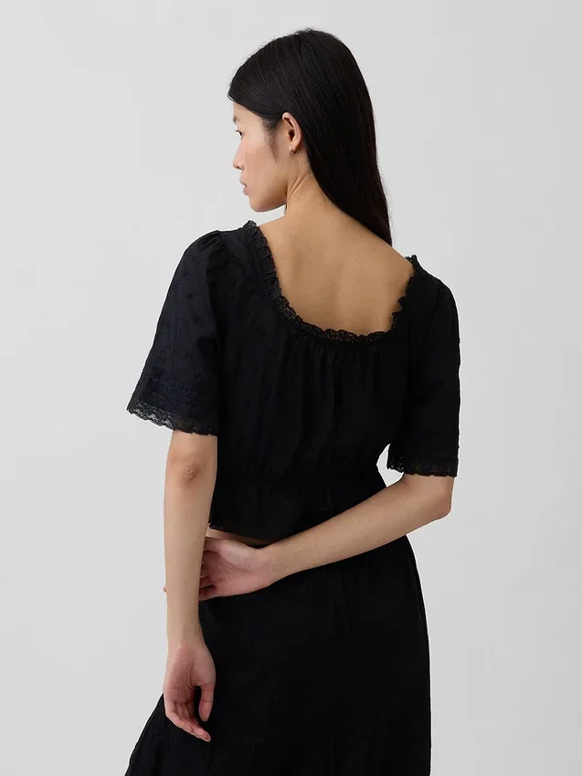 Blusa con peplum y ribete de encaje