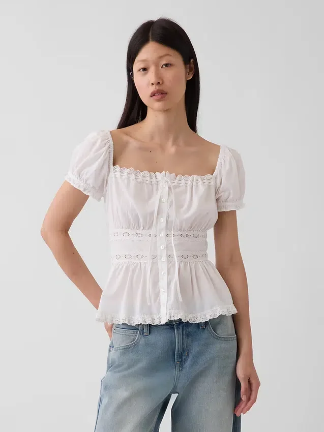 Blusa con peplum y ribete de encaje, cuello cuadrado