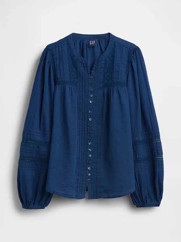 Blusa con pliegues y ribete de encaje