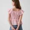 Blusa infantil con mangas onduladas y botones en la parte delantera