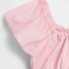 Blusa infantil con mangas onduladas y botones en la parte delantera