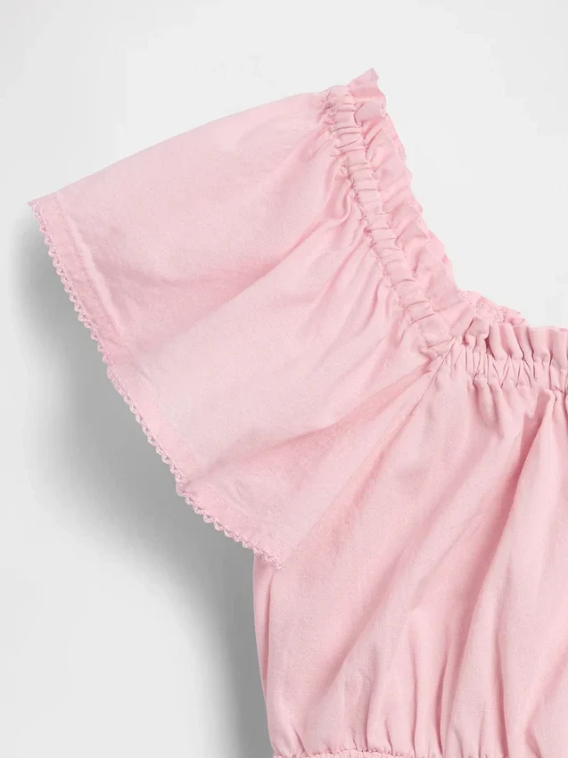 Blusa infantil con mangas onduladas y botones en la parte delantera