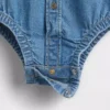 Body de denim para bebé con botones