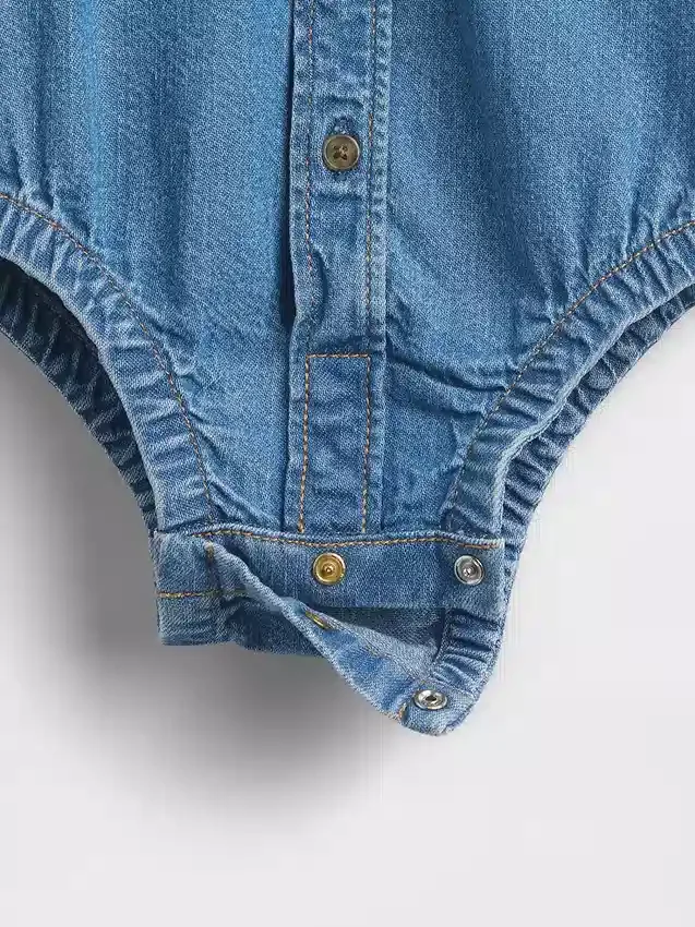 Body de denim para bebé con botones