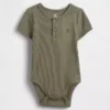 Body Henley de canalé fino «Baby First Favorites»