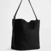 Bolso tipo cubo de ante vegano