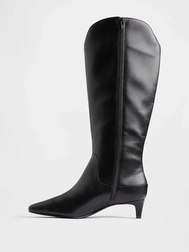 Botas altas hasta la rodilla con tacón bajo y punta afilada