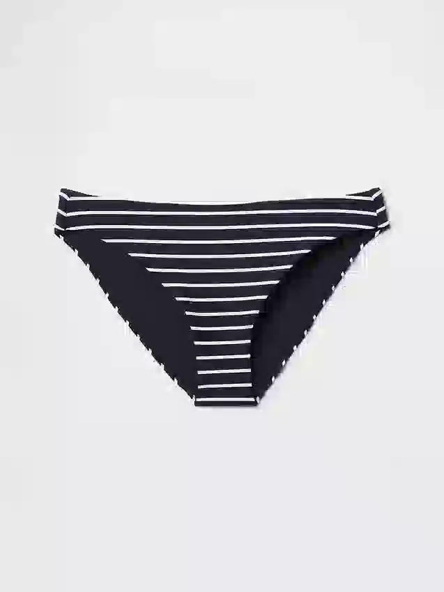 Braguita de bikini clásica de las partes de abajo