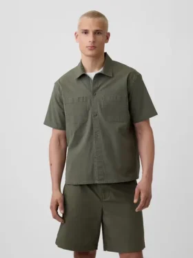 Camisa utilitaria de corte holgado y bajo recto