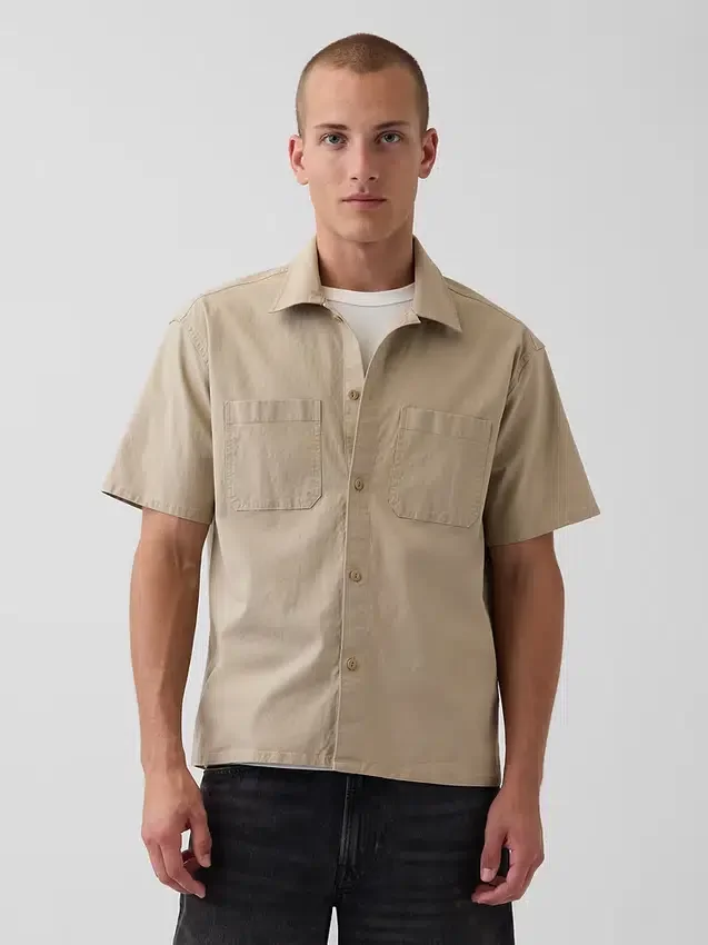 Camisa utilitaria de corte holgado y bajo recto