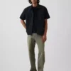 Camisa utilitaria de corte holgado y bajo recto