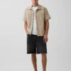 Camisa utilitaria de corte holgado y bajo recto