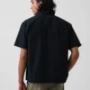 Camisa utilitaria de corte holgado y bajo recto