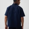 Camisa utilitaria de corte holgado y bajo recto