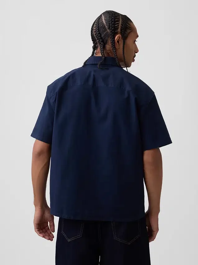 Camisa utilitaria de corte holgado y bajo recto