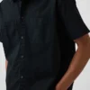 Camisa utilitaria de corte holgado y bajo recto