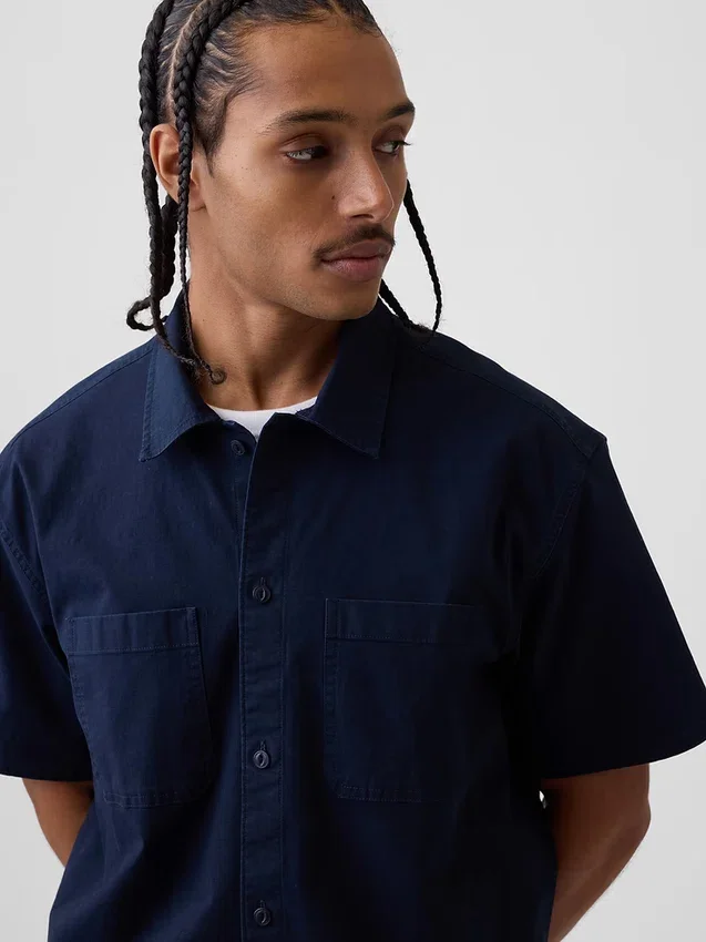Camisa utilitaria de corte holgado y bajo recto