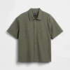Camisa utilitaria de corte holgado y bajo recto