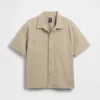 Camisa utilitaria de corte holgado y bajo recto