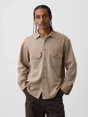 Camisa utilitaria de denim ultrasuave de corte holgado