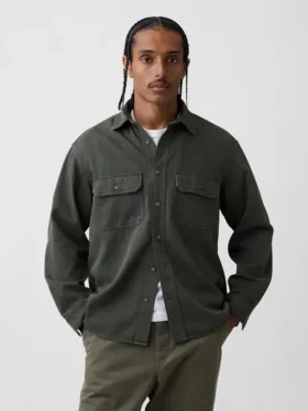 Camisa utilitaria de denim ultrasuave de corte holgado