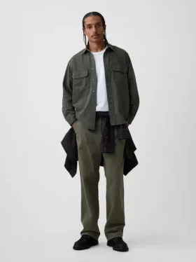 Camisa utilitaria de denim ultrasuave de corte holgado