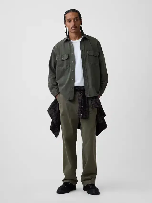 Camisa utilitaria de denim ultrasuave de corte holgado
