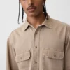 Camisa utilitaria de denim ultrasuave de corte holgado