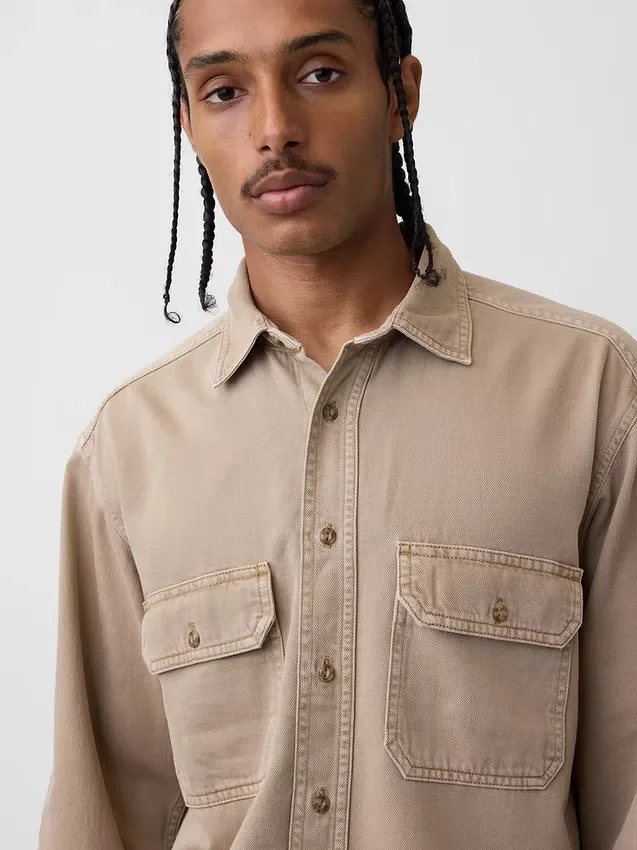 Camisa utilitaria de denim ultrasuave de corte holgado