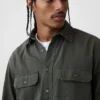 Camisa utilitaria de denim ultrasuave de corte holgado