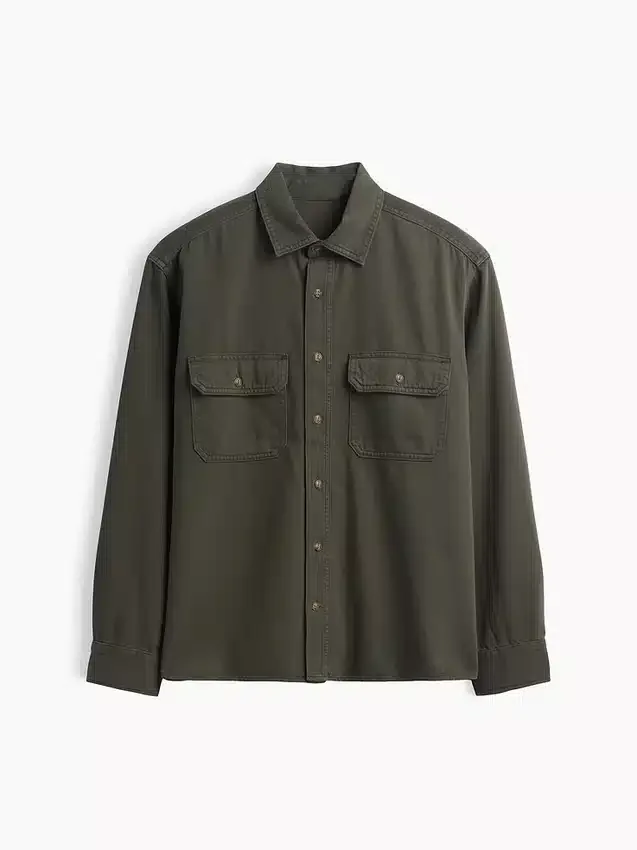 Camisa utilitaria de denim ultrasuave de corte holgado