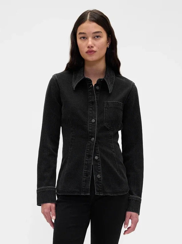 Camisa vaquera con costuras ajustadas